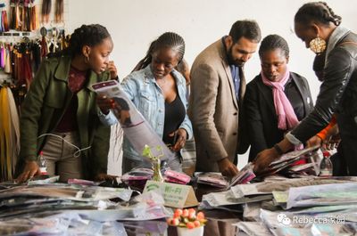 國外客戶來我公司實(shí)際參觀考察